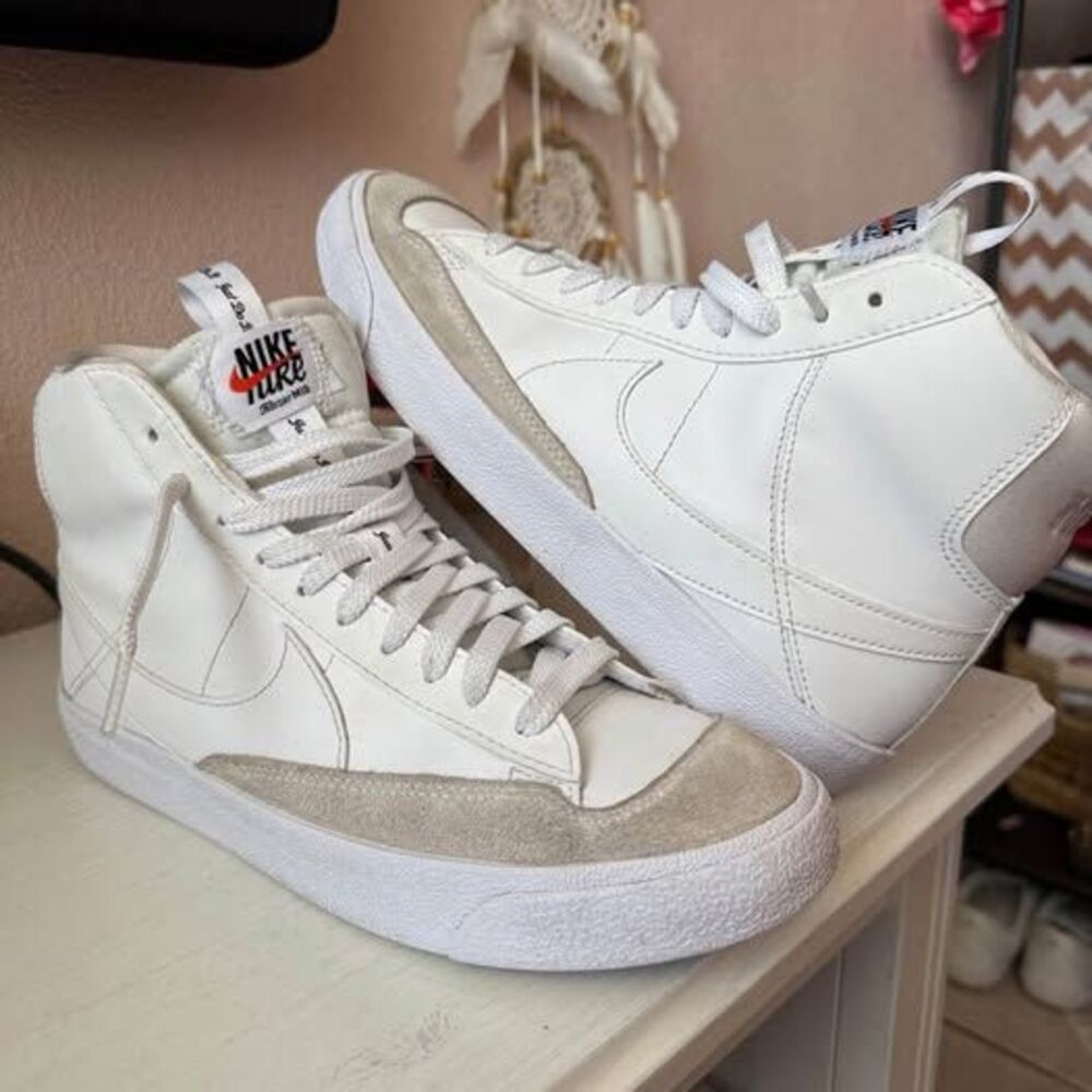 Nike Blazer Mid '77 SE White Leather Sneakers Women’s size 8 Men’s big kids 6.5Y